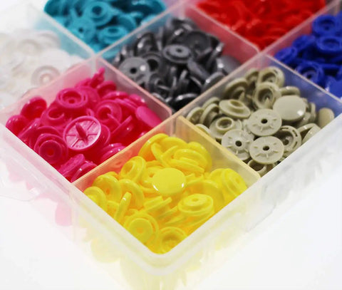 Close-up of T8 Plastic Snaps Starter Kit For Crafts And Clothing Size 24 No Sew Fasteners 12 Color Assortment in container