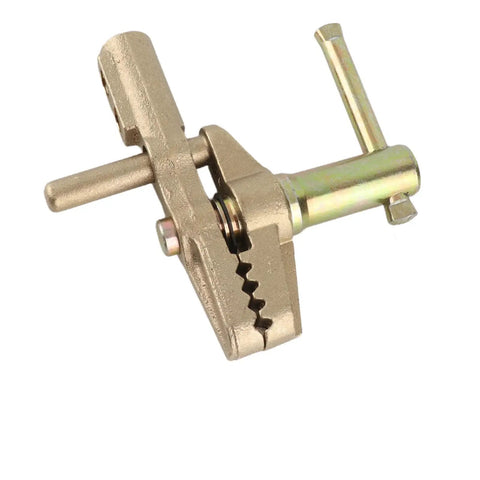 Heavy Duty 600A Brass Welding Ground Clamp With Screw Connection For All Copper Cables Anti Oxidation Heavy Metal Jobs Like Ship Yards, close-up view.