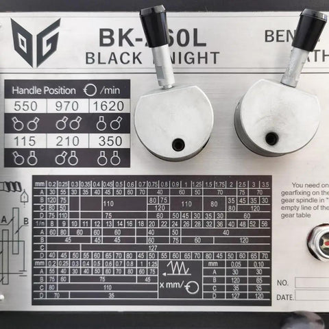 Control panel of Top Tier 750W Heavy Duty Bench Metal Lathe Featuring MT4 Spindle Taper and dual speed settings from 115 to 1620 RPM.