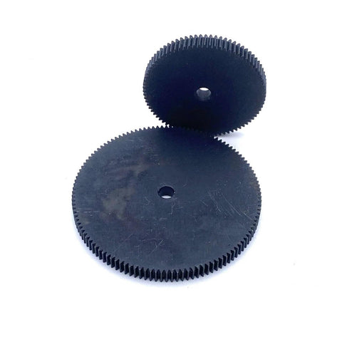 Heavy Duty Motor Pinion Gear Set 0.5M Pitch With 20 38 55 70 80 100 120 Teeth 5mm Shaft Spur Gear For DIY Motors And Gearboxes Low Noise And Wear Resistant, shown are two metal gears with hub openings.