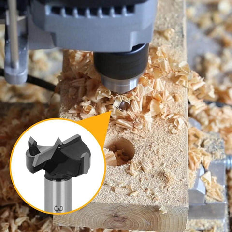 5-piece drill bit set for wood (15–35mm), self-centering hinge hole opener; in use on wood (Amazon brand)