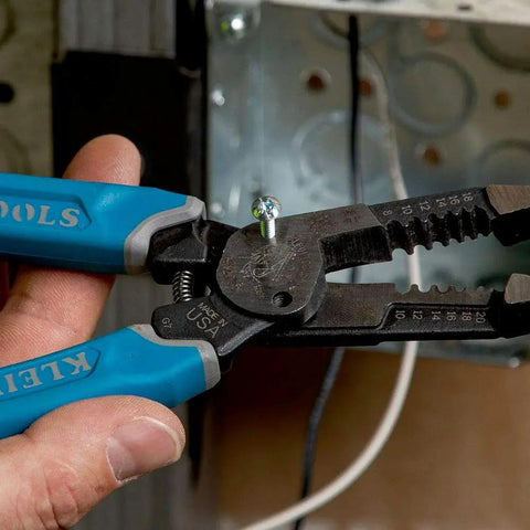 Curve Wire Cutters For Quick Stripping And Cutting Heavy Duty Wire Stripping Tool for 8-18 AWG solid and 10-20 AWG stranded wire in use
