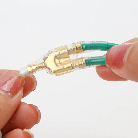 Close-up of 50 Pack Double Spade Wire Connectors For Motorcycle Wiring, 2 To 1 Splice, 4mm Bullet Crimp Terminals, transparent sleeve