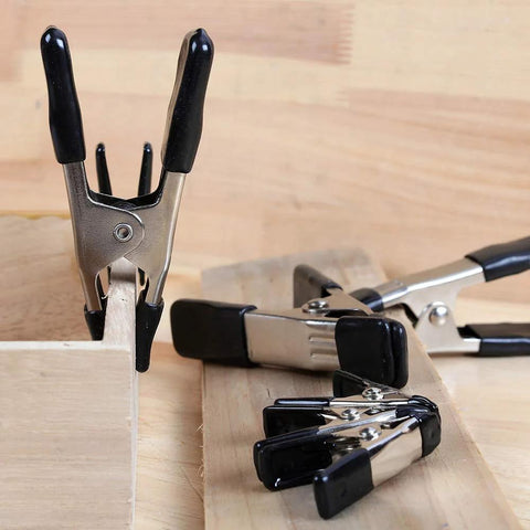 Amazon Basics steel spring clamps; 20-piece set with PVC-coated tips; black and silver