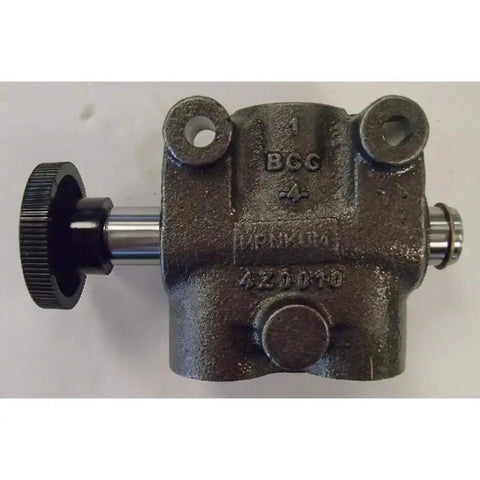 Close-up of Two Way Hydraulic Single Selector Valve for Heavy Duty Performance, Handles Up To 2500 PSI, 1/2 Inch Work Ports