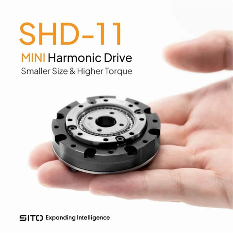Compact Hollow Shaft Servo Reducer For NEMA 14 17 Motors 52mm Gearbox With Strain Wave Harmonic Drive in hand