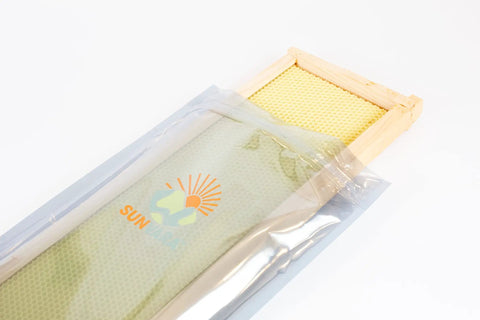 Beekeeping Gear Resealable Beehive Frame Storage Bags 10 Pack For Honeycomb Frames in clear packaging with wooden hive frame