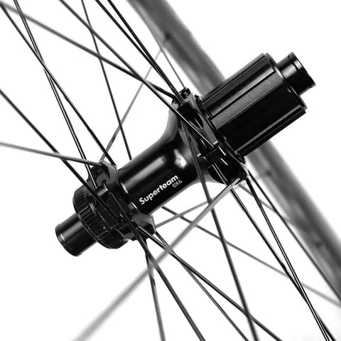 Hub detail of Carbon Disc Wheelset With Wave Rim 50CU 25 CC Thru Axle 12x100 For Road And Gravel Bikes, lightweight and durable.