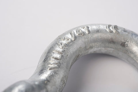 Close-up of Four Pack Galvanized Bow Shackles Three Quarter Inch D Ring Shackle With Seven Eighths Inch Screw Pin surface detail