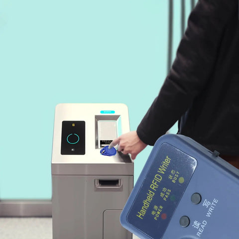 Person using Portable No Fuss Handheld 125KHz RFID Reader Writer Copier for T5577 and EM4305 Smart ID Card Duplicator on terminal.