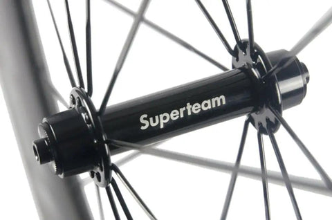 Close-up of hub details on 88mm Carbon Fiber Wheelset For 700C Clincher, 23mm Inner Width, 3K Matte Rim, EN Tested, with Superteam logo.