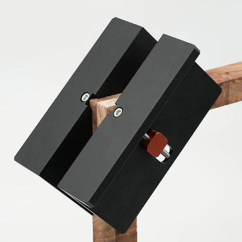 2Pcs Right Angle Spline Clamp Kit Adjustable Dovetail Jig Locator Built Tough aluminum alloy frame with wood clamp and red adjustment knob.