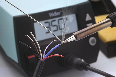 70W Digital Soldering Station With Rock Solid Temperature Stability And Temperature Lock in use with heat-resistant cable