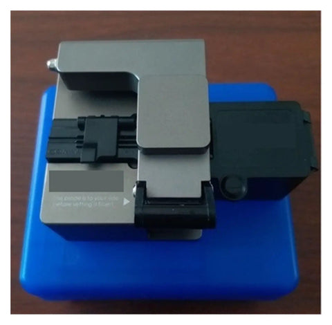 AoXHUGB Cc-01 Optical Fiber Cleaver Precision Cutting Tool for FTTH installations on blue base, compact and durable design.