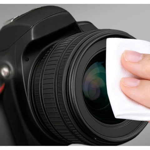 Ordilend camera lens cleaning kit; close-up of lens being wiped with a white microfiber cloth