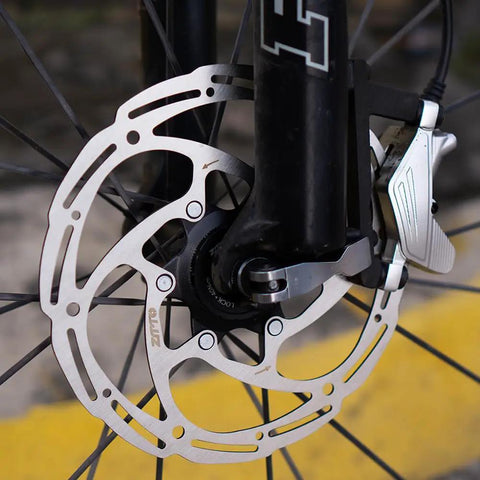 Centerlock 140mm disc brake rotor for MTB and road bikes with beefy high strength steel core and lightweight alloy body