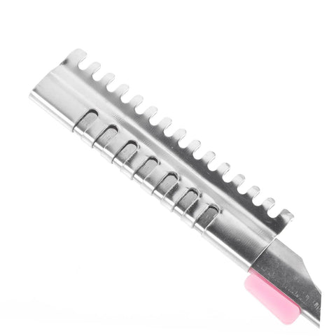 Heavy Duty Stainless Steel Manual Razor With Old School Vintage Design And Solid Body Construction For Clean Beard Layout And Smooth Sideburn Grooming Rig, close-up of razor blade edge.