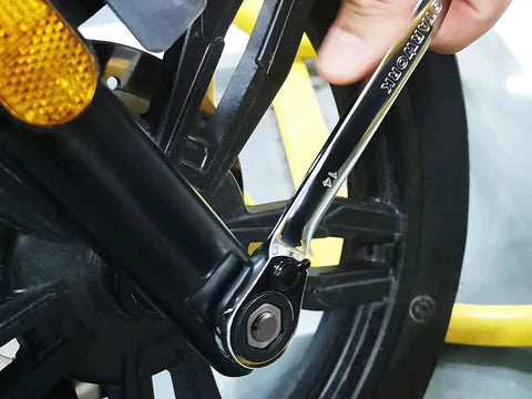 Reversible 20-Piece Ratcheting Wrench Set With Long Pattern, 6-Point Non-Slip Wrenches, tightening a bolt on a wheel