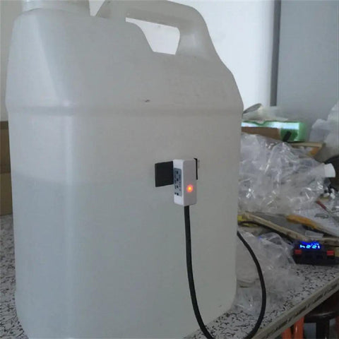 No Contact Liquid Level Sensor For Pipes And Tanks, Contactless Water Level Detection With NPN Output mounted on water container