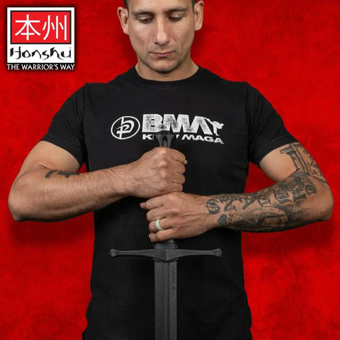 Man holding Polypropylene Bokken Training Sword Broadsword 43.5 Inch Blunt Practice Weapon For Sparring Realistic Balance