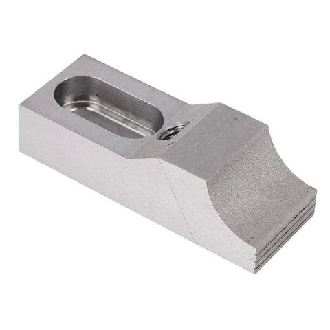 Heavy Duty Side Clamp Vise With 60kN Power Grip And Compact Low Profile Design For CNC Milling Machines Hardened S136H Steel Arc Jaw Tool close-up view