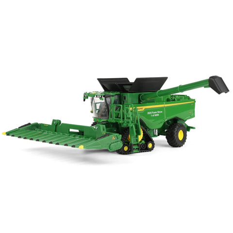 One Sixty Fourth Scale S7 900 Combine With Interchangeable HDF40 Grain Head And CF12 Folding Corn Head Farm Show Edition
