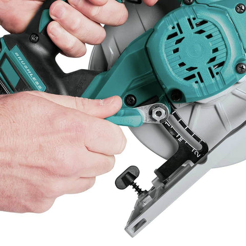 Adjusting the 18V LXT Brushless Cordless Circular Saw Tool Only With Six And A Half Inch Blade Automatic Speed Change.