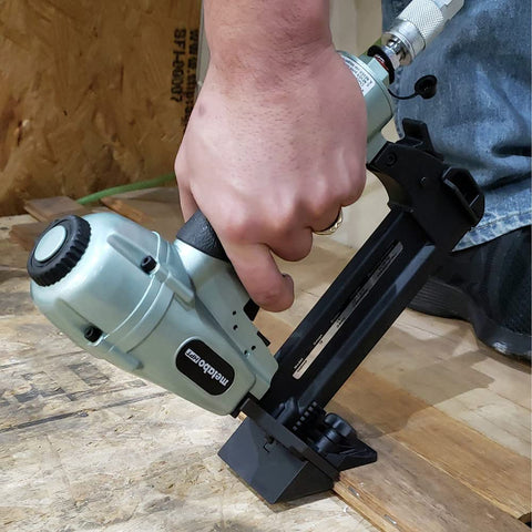 Using Top Notch Pro Preferred Pneumatic Flooring Nailer For Hardwood, 18 Gauge 1/4 Inch Staples on wood flooring