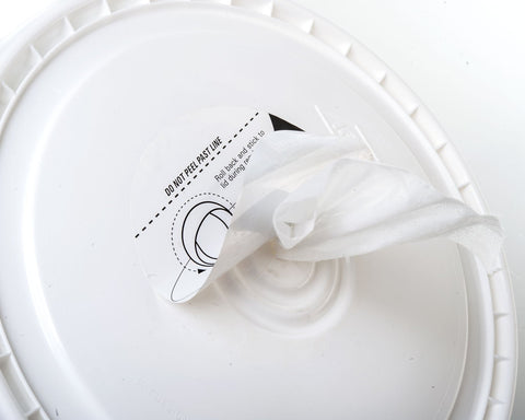 Lid of Gym Grade Disinfectant Wipes One Step Cleaner Sanitizer Deodorizer For Gyms Fitness Clubs Schools And Commercial Facilities