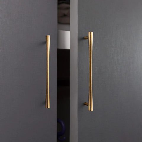 Antique Brass Cabinet Pulls Set, 7.56 Inch Hole Center Zinc Alloy Fluted Drawer Handles for Kitchen Cabinets, Vanities, and Dressers