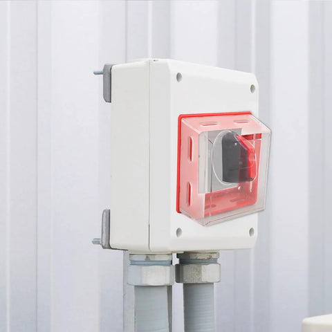 Emergency Stop Button Cover Box Type Transparent Guard Lockout For Pro Grade Machinery, Rugged Large Push Button Shield That Prevents Accidental Activations And Keeps Your Crew Safe Industrial Stop Switch Box Protector For Heavy Equipment. transparent PC cover mounted on industrial stop switch box