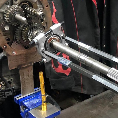 Heavy Duty Bearing Puller With One Half Inch To Four And Five Eighths Inch Jaw For Gear Pinion Wheel Hub And Bearing Separator Chrome Plated Steel Splitter Tool installed on gears