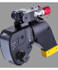 Built Tough Heavy Hitter Hydraulic Torque Wrench 33578 Nm with 2-1/2 inch drive, aircraft alloy frame, and swivel manifold detail.
