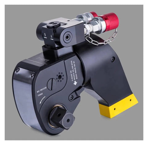 Built Tough Heavy Hitter Hydraulic Torque Wrench 33578 Nm with 2-1/2 inch drive, aircraft alloy frame, and swivel manifold detail.