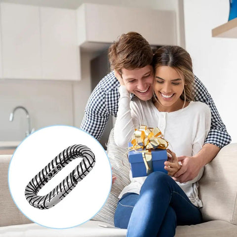 Happy couple with gift and Textured 925 Sterling Silver Oval Spring Gate Rings Carabiner Clips Snap Hooks For Dope Jewelry Making Keychains