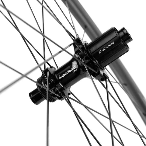 Close-up of 50mm Carbon Fiber Road Bike Wheelset Disc Brakes 700c Tubeless Ready 25mm Wide For Shimano 8 To 12 Speed Cassette Body UCI Approved