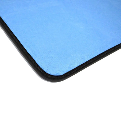 Corner detail of Durable Microfiber Fencing Target With Bullseye For Saber Foil And Epee Self Training, blue surface, black trim