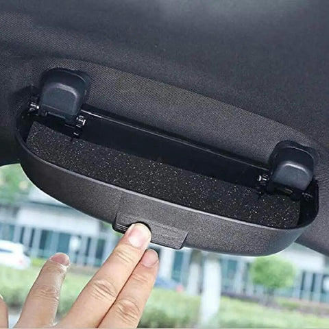 Car Sunglasses Case With Velvet Lining That Fits Chery Tiggo Fulwin A1 A3 Qq E3 E5 G5 V7 And Emgrand EC7 EC7 RV EC8 SUVs, open view.