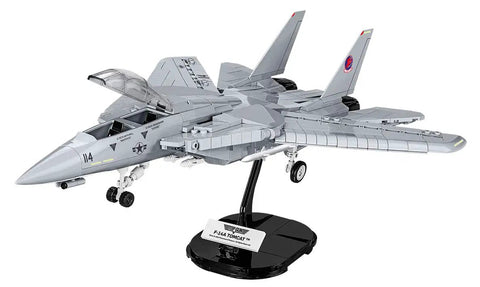 Top Gun F 14A Tomcat Fighter Plane Build Set 1 48 Scale 754 Piece Kit With Maverick And Goose Figures on display stand