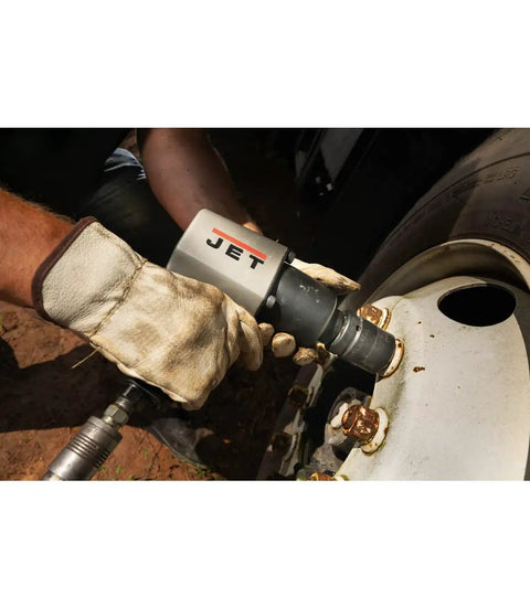 Mechanic using Half Inch Aluminum Impact Wrench With Feather Trigger, 680 Ft Lbs Torque, 8000 RPM on tire