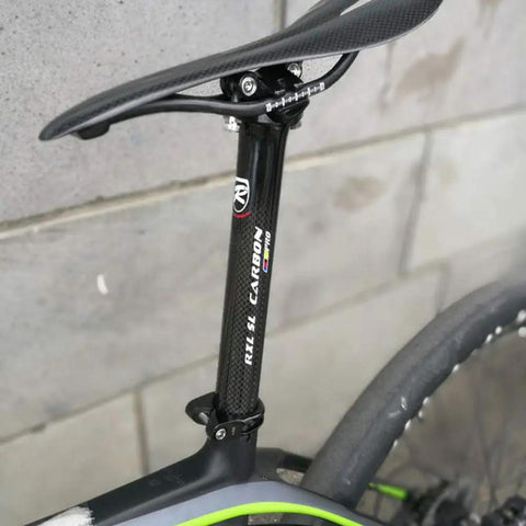 Ultra Lightweight 3K Matte Carbon Fiber Seatpost Built For Mountain Bikes Downhill MTB 230g on a bike frame