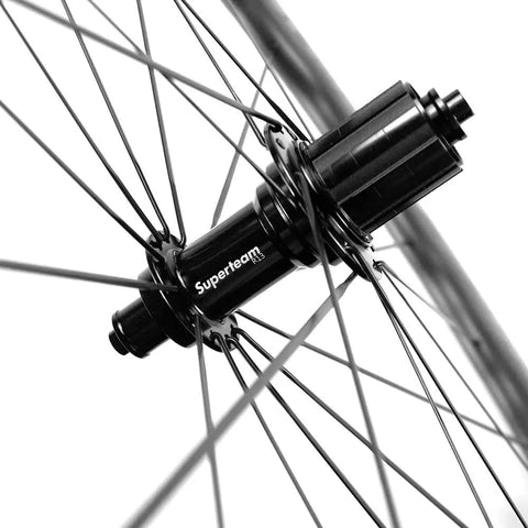 Close-up of hub on Tubeless Carbon Road Wheelset 45 50 65mm Deep 700c Clincher 25mm Width Toray T700 UD Matte Finish V Brake Road Use