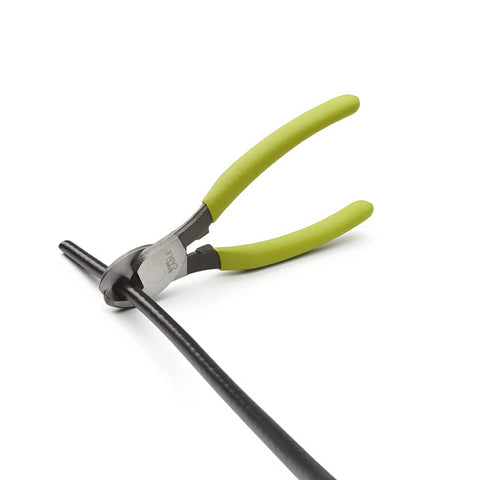 Heavy Duty Cable Cutters Forged In Hardened Carbon Steel Wire Cutter Eats Through Copper And Aluminum Up To 1/0 AWG Without Marring, cutting through black wire.