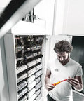 Electrician using Series 7400 VDE Kraftform Adjustable Torque Handle 1.7-3.5 Nm With Audible And Perceivable Overload Signal