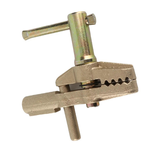 Heavy Duty 600A Brass Welding Ground Clamp With Screw Connection For All Copper Cables Anti Oxidation Heavy Metal Jobs Like Ship Yards, close-up view.