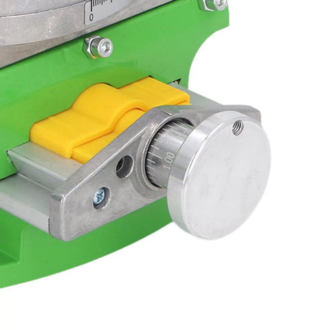 Beefy Cross Slide Vise For Drill Press, 2 Axis X Y Compound Precision Vise, Heavy Duty Aluminum Alloy, 77mm Clamping Range, Mini Milling Machine Vice For Desktop Drilling And Milling, close-up feed dial