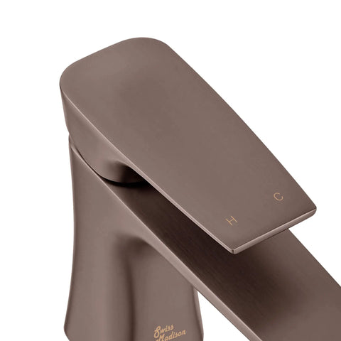 Close-up of Single Hole Bathroom Faucet With Center Mount Installation, One Hand On Off And Temperature Control, solid brass material