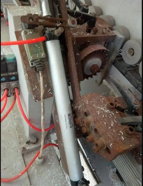 Compact MAL16 x 250 Double Acting Aluminum Pneumatic Cylinder With 16mm Bore And 250mm Stroke M5 installed in machinery
