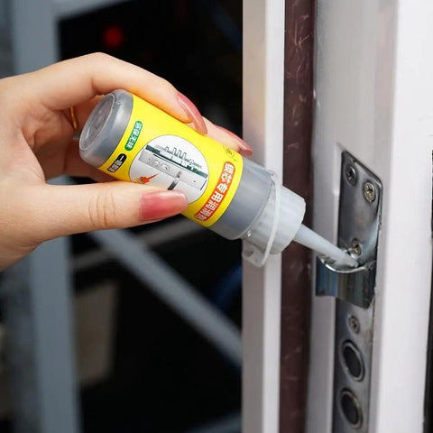 Application of Two Pack Lock Cylinder Graphite Lubricant Powder With Needle Tube Dust Free Lubricant For Keys, Doors And Hinges, Car Lock Lubricant Solution For Smooth Easy Locking And No Mess on door lock