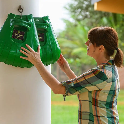 Woman hanging Big Leaf Scoops for Fast Leaf Cleanup Ergonomic Handheld Rakes with Oversize Claws for Lawn Debris Works Wet or Dry